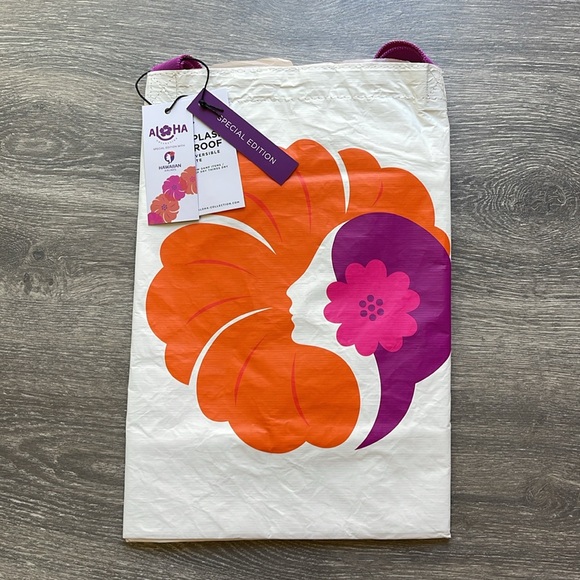 Aloha Collection x Hawaiian Airlines Reversible Tote, Vintage Pualani - Picture 2 of 12